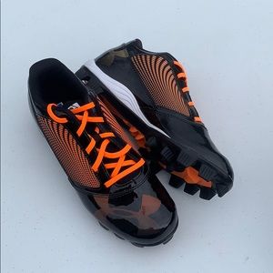 Under Armour Yard RM Low Jr size 6Y cleats